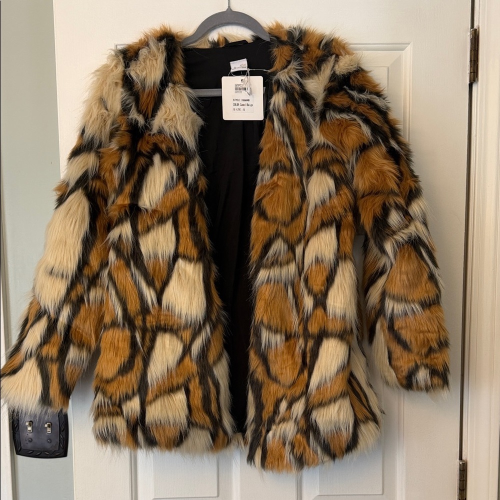 Selfie Leslie Camel and Beige Jacket NWT